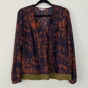 CAbi Orange Snakeskin Print V‎ Neck Top Blouse Women’s Size Medium Style #101